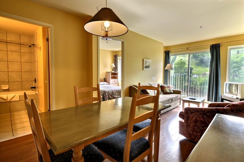 Condos Stoneham Room photo